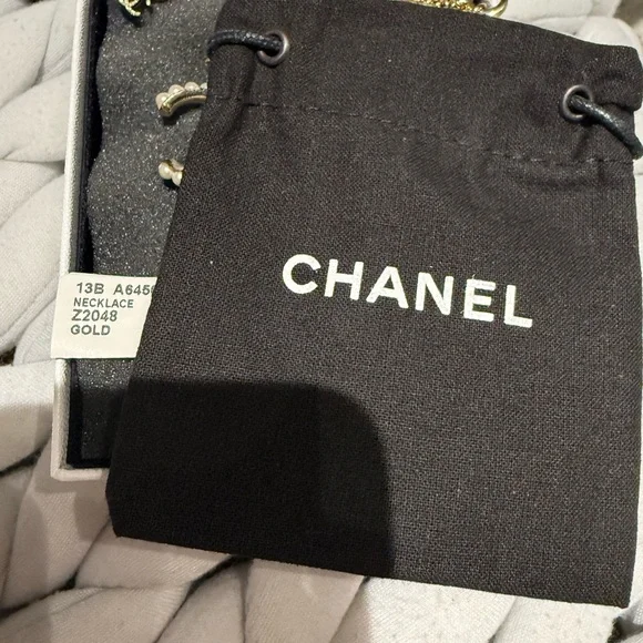 Authentic Chanel CC Faux Pearl Necklace Gold Tone - Picture 11 of 12